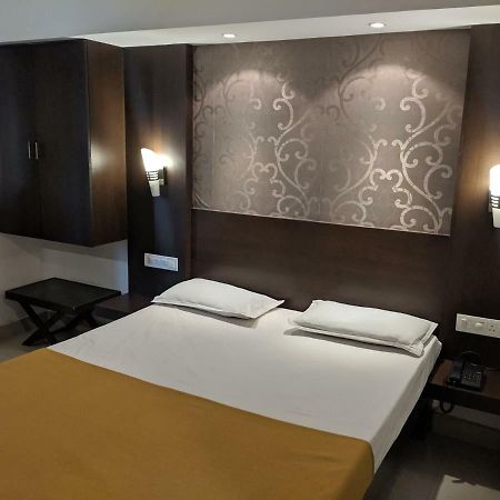 Aashraya Hotel Мисор Екстериор снимка