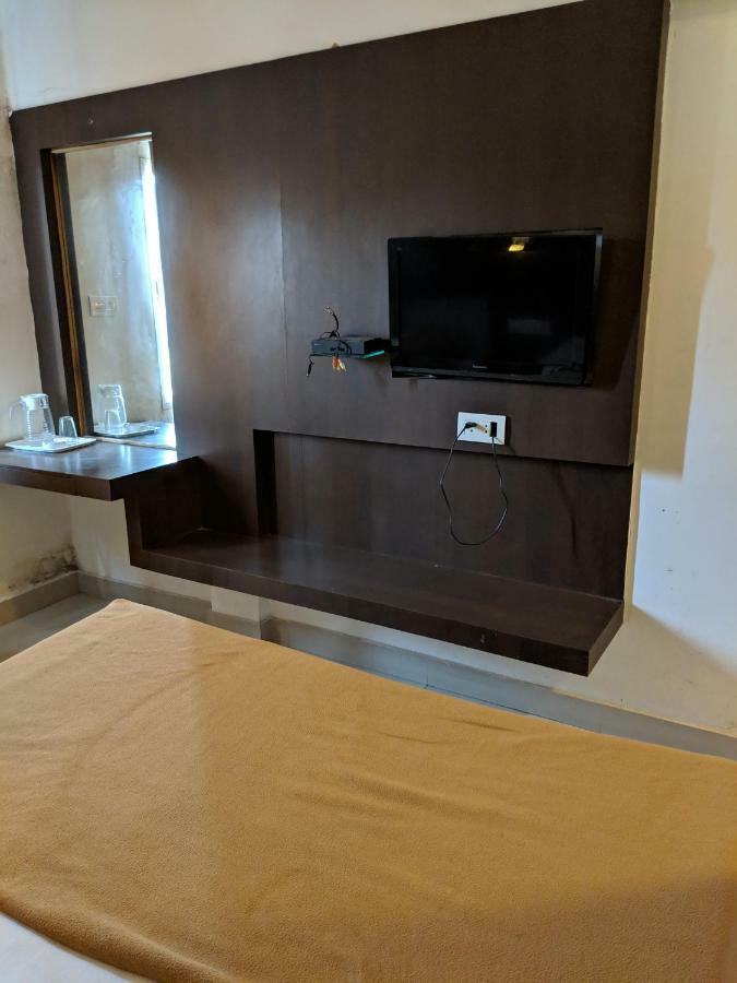 Aashraya Hotel Мисор Екстериор снимка