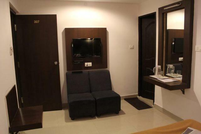 Aashraya Hotel Мисор Екстериор снимка