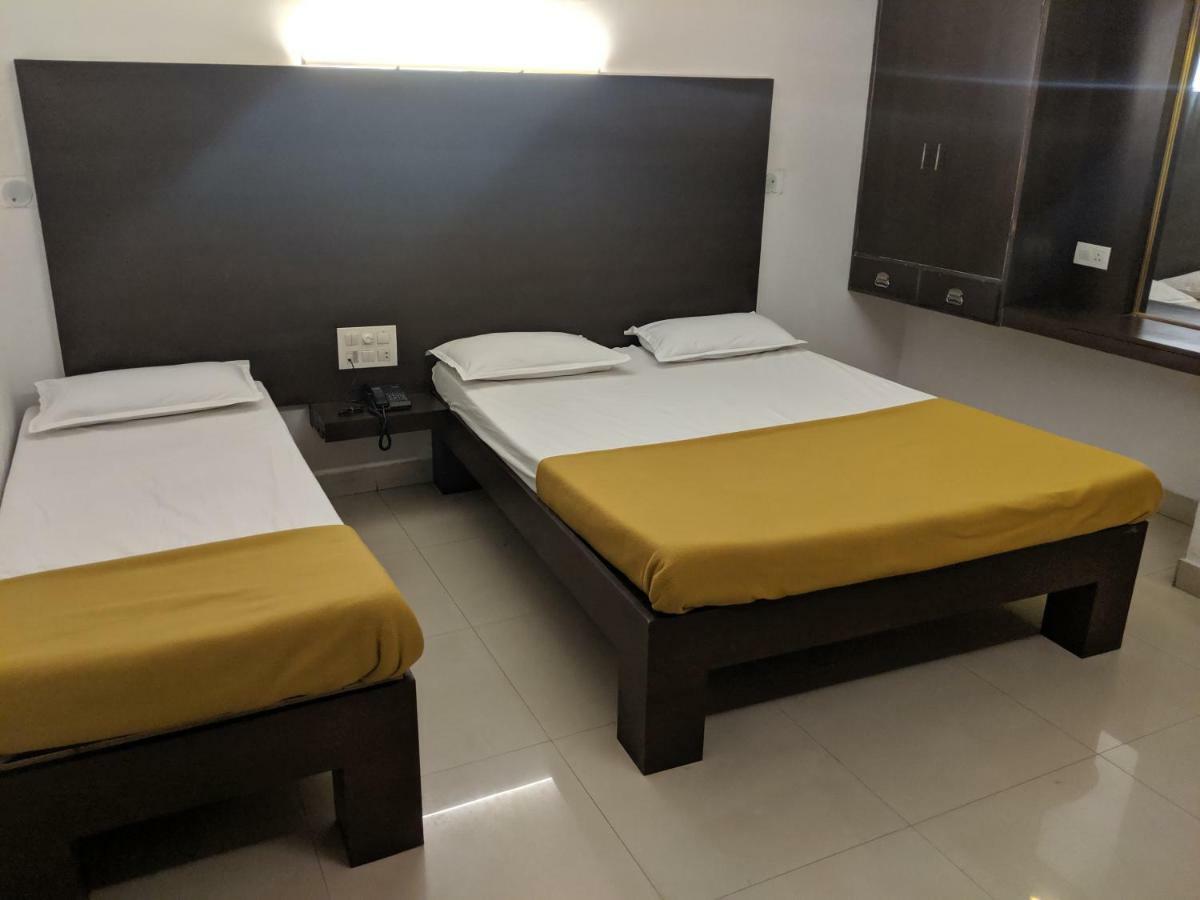 Aashraya Hotel Мисор Екстериор снимка