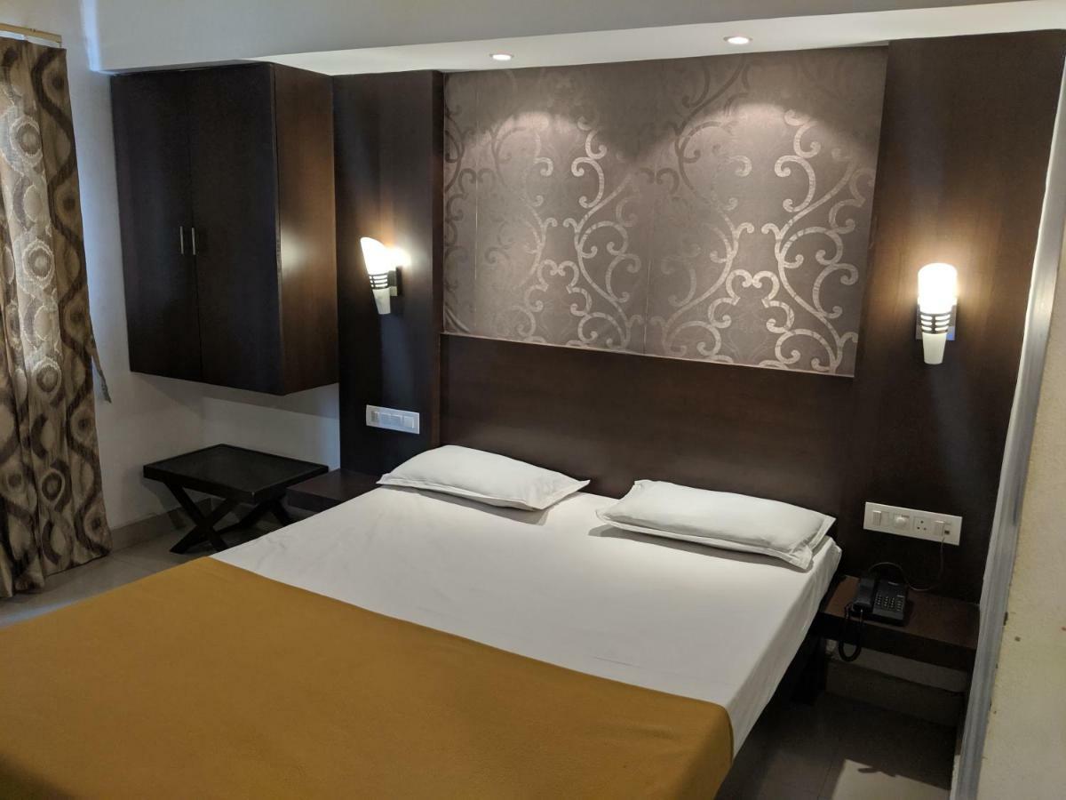 Aashraya Hotel Мисор Екстериор снимка