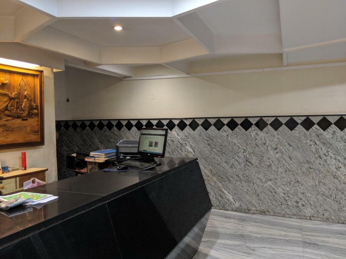 Aashraya Hotel Мисор Екстериор снимка