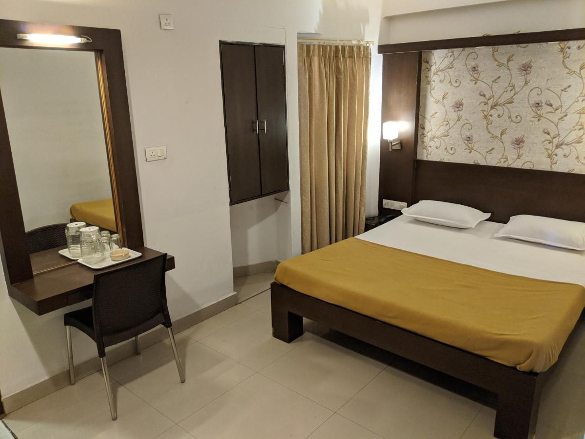 Aashraya Hotel Мисор Екстериор снимка