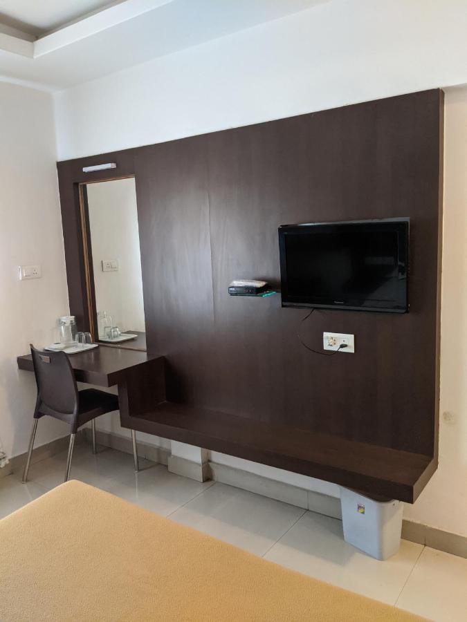 Aashraya Hotel Мисор Екстериор снимка
